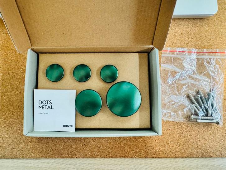 Muuto Dots Metal Wandhaken - ZGAN in doos!, Huis en Inrichting, Woonaccessoires | Kapstokken, Nieuw, Wandhaken, Minder dan 100 cm