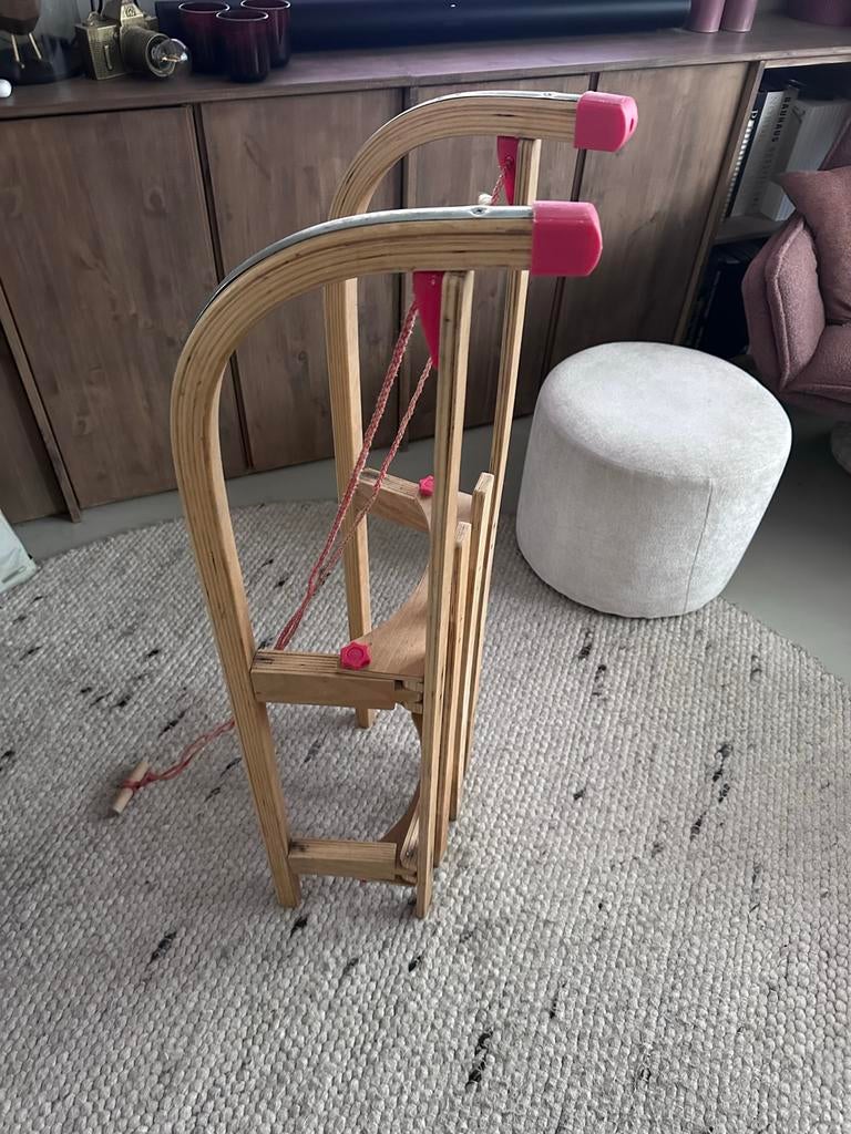 Houten slee met rugleuning/kinderzitje - Speelgoed | Buiten | Skelters