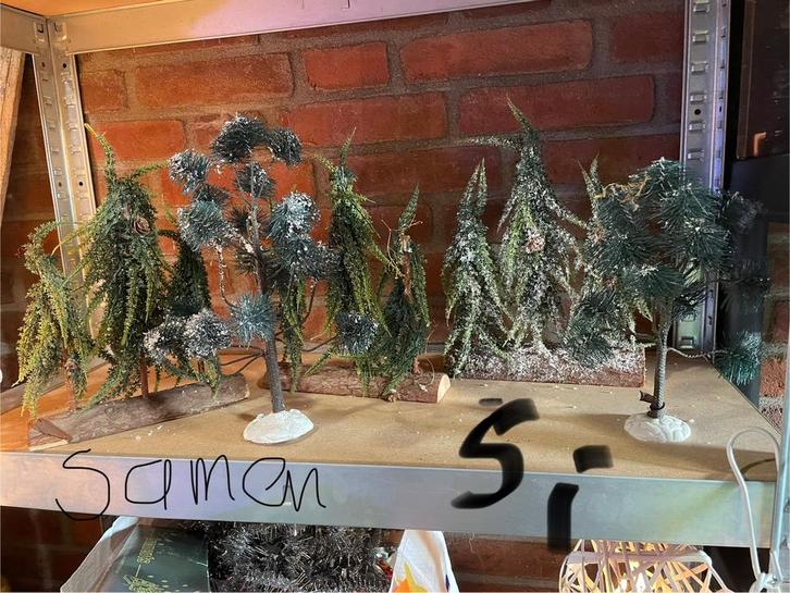 Kerstdorp verschillende boompjes intratuin lemax, Diversen, Kerst, Gebruikt, Ophalen