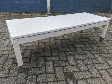 salontafel / bank / presentatietafel / travertin beschikbaar voor biedingen