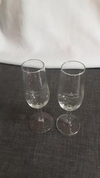 MOET & CHANDON glazen, tulpvorm, 16,5 cm hoog, 2 stuks, Ophalen of Verzenden, Zo goed als nieuw, Borrel- of Shotglas
