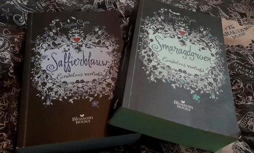 Kerstin Gier: Saffierblauw + Smaragdgroen, sprayed edges, NL, Boeken, Fantasy, Gelezen, Ophalen of Verzenden