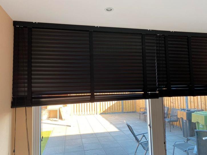Aluminium Luxaflex zwart, Huis en Inrichting, Stoffering | Gordijnen en Lamellen, Zo goed als nieuw, 150 tot 200 cm, 200 cm of meer
