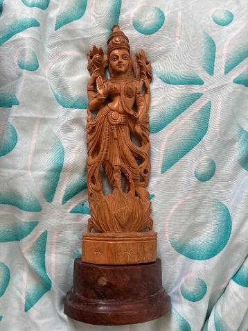 Houten beeldje Hindoestaanse godin Lakhsmi/Laxmi beschikbaar voor biedingen