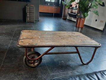 Originele antieke industriële transport kar/salontafel. beschikbaar voor biedingen