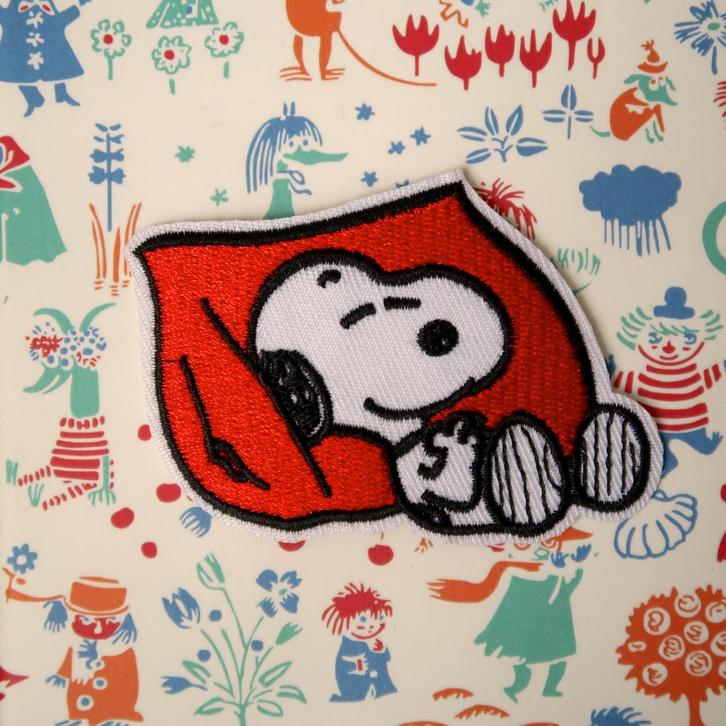 Slapende Snoopy patch badge opstrijk plaatje embleem applica, Hobby en Vrije tijd, Kledingapplicaties en Hotfix, Nieuw, Overige applicaties