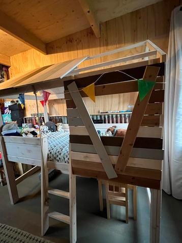 Kinderbed Lifetime Boomhutbed  met 2deurskast en spiegel beschikbaar voor biedingen