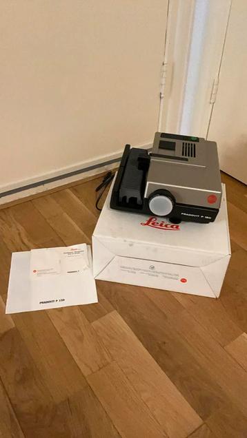 LEICA diaprojector in zeer goede staat beschikbaar voor biedingen