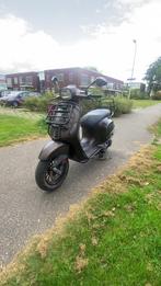 Vespa sprint 2018 aanbieding ! Moet weg, Fietsen en Brommers, Scooters | Piaggio, Ophalen, Zo goed als nieuw, Overige modellen