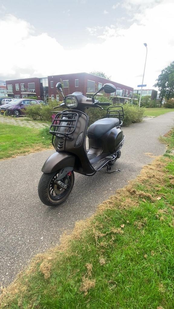 Vespa sprint 2018 aanbieding ! Moet weg, Fietsen en Brommers, Scooters | Piaggio, Zo goed als nieuw, Overige modellen, Ophalen