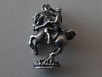 ZILVEREN HANGER: RUITER OP EEN PAARD, Sieraden, Tassen en Uiterlijk, Antieke sieraden, Verzenden, Zilver, Hanger