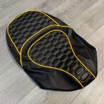 UITVERKOOP! Zadelhoes Vespa Sprint geel audi rs custom, Info@jynkx.com, Jynkx, Nieuw, Ophalen of Verzenden