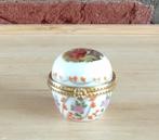 curiosa pillendoosje model Cavalier lady, porselein volgnr 1, Ophalen of Verzenden