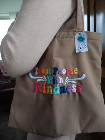 Surinaamse schoudertas 30 x 35 beschikbaar voor biedingen