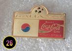 Pin Voetbal Italië '90 Coca-Cola, Verzamelen, Speldjes, Pins en Buttons, Verzenden, Gebruikt