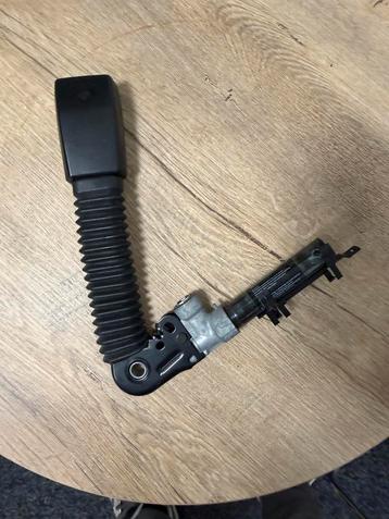 OEM BMW E46 3-Serie Gordelspanner Gordelvanger Links voor beschikbaar voor biedingen