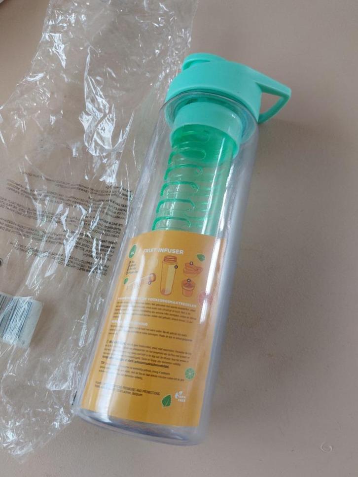 lichtgewicht waterfles met fruit infuser - ongebruikt nieuw, Sport en Fitness, Bidons, Nieuw, Ophalen