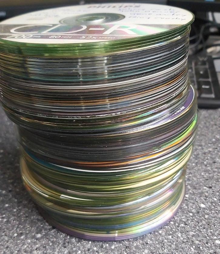 100 mislukte cd's, dvd's om te knutselen of voor disco party, Hobby en Vrije tijd, Knutselen, Gebruikt, Materiaal, Ophalen of Verzenden