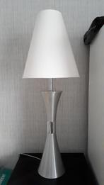 Tafellamp met geborstelde zilveren voet + witte kap, 90 cm, Huis en Inrichting, Lampen | Tafellampen, Ophalen of Verzenden, Zo goed als nieuw