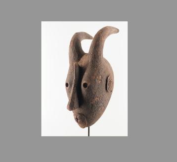 Gehoornd Afrikaans masker  (251019-01) beschikbaar voor biedingen
