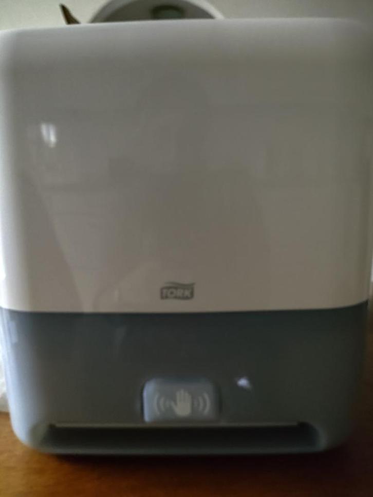 2x TORK wand dispenser, Huis en Inrichting, Badkamer | Badtextiel en Accessoires, Nieuw, Wit, Ophalen