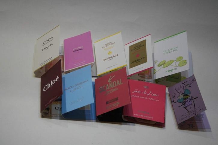 10 parfum staaltjes Dames bekende merken, nieuw & origineel, Verzamelen, Parfumverzamelingen, Nieuw, Miniatuur, Gevuld, Verzenden