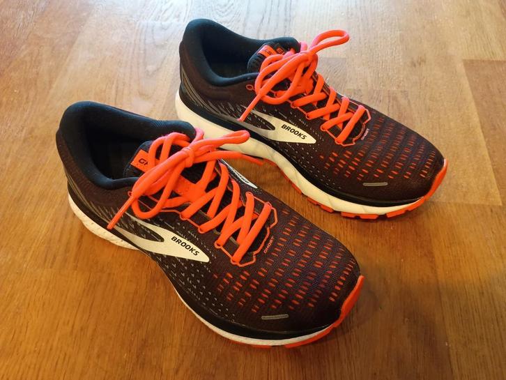 Brooks Ghost hardloopschoenen - Maat 39 - zwart koraalrood, Kleding | Dames, Schoenen, Zo goed als nieuw, Sportschoenen, Zwart