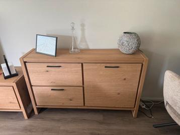 Henders & Hazel Dressoir - Zo Goed Als Nieuw beschikbaar voor biedingen