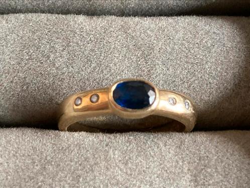 Gouden ring met saffier, briljantjes, 585 gemerkt, Antiek en Kunst, Antiek | Goud en Zilver, Goud, Ophalen of Verzenden