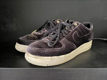 Air force velvet black maat 43 beschikbaar voor biedingen