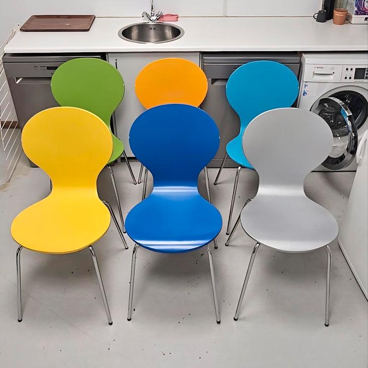Set van 6 kleurrijke design stoelen, Huis en Inrichting, Stoelen, Zo goed als nieuw, Vijf, Zes of meer stoelen, Kunststof, Metaal