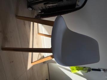 3 x stoelen beschikbaar voor biedingen
