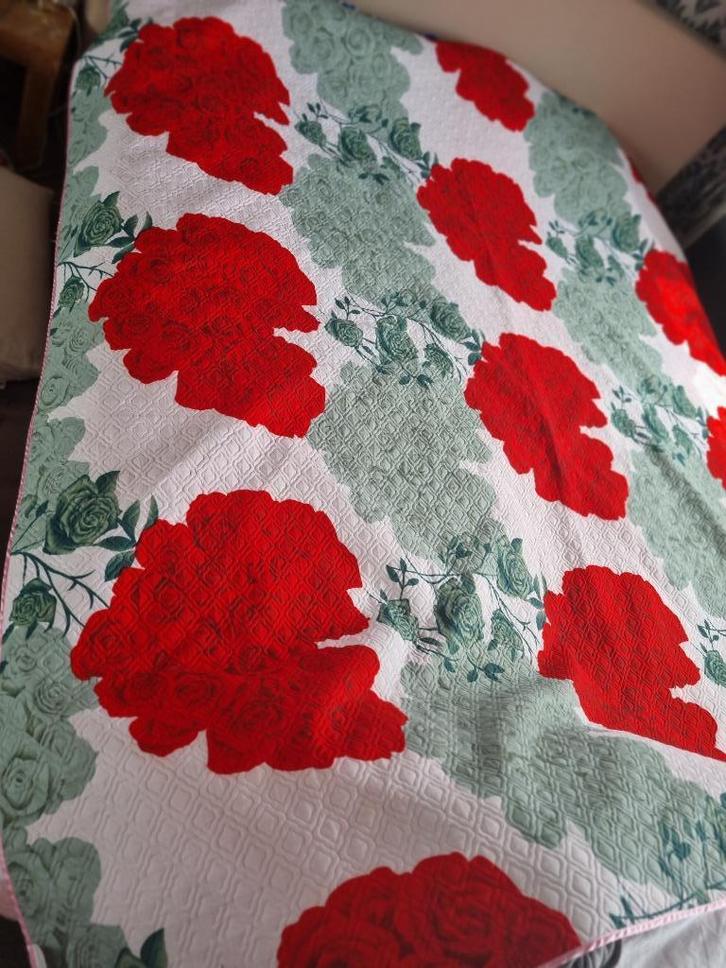 Schitterend bedsprei sprei 240 x 220, Huis en Inrichting, Woonaccessoires | Plaids en Woondekens, Nieuw, Ophalen of Verzenden