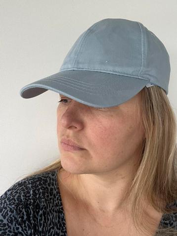 Pet / blue cap beschikbaar voor biedingen