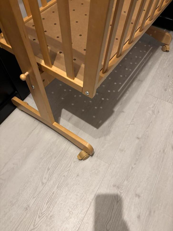 Mooie wieg met matrassen en beschermer, Kinderen en Baby's, Babywiegjes en Ledikanten, Zo goed als nieuw, Wieg, Ophalen