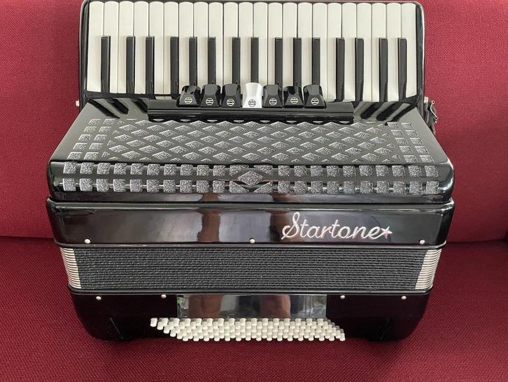Z.g.a.n. Startone MK II accordeon . 96 bas . 3 korig ., Muziek en Instrumenten, Accordeons, Zo goed als nieuw, Toetsaccordeon
