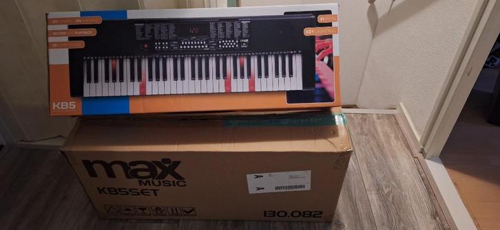 MAX KB5 keyboard met keyboard standaard en krukje, Muziek en Instrumenten, Keyboards, Nieuw, 61 toetsen, Overige merken, Ophalen