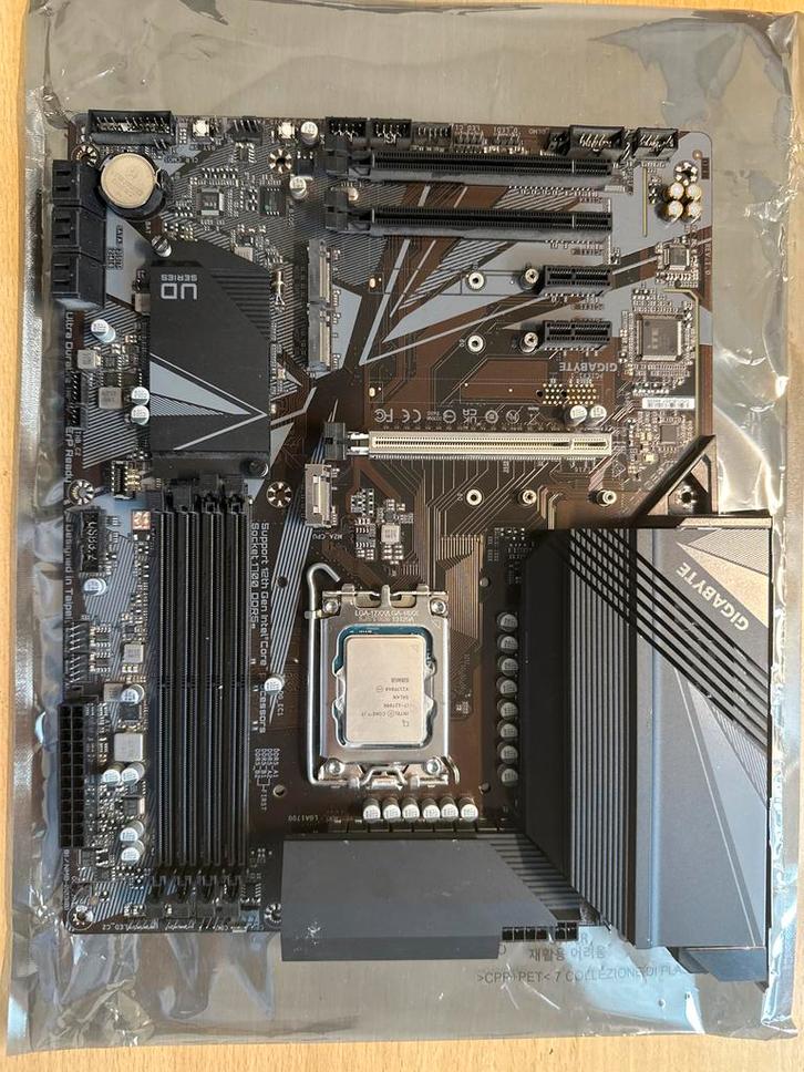 GIGABYTE Z690 UD AX Moederbord + Intel i7 12700K CPU., Computers en Software, Moederborden, Gebruikt, Intel, DDR5, Ophalen of Verzenden