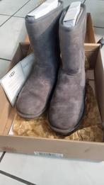 Uggs laarzen maat 40, Kleding | Dames, Schoenen, Hoge laarzen, UGG, Verzenden, Zo goed als nieuw