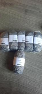 6 bollen yarn en colors, Hobby en Vrije tijd, Breien en Haken, Ophalen of Verzenden, Nieuw, Breien of Haken, Wol of Garen