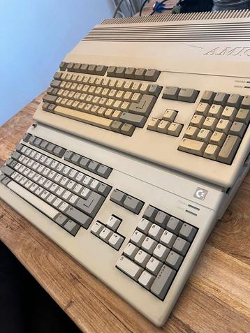 2x Commodore Amiga 500 met Spellen, Joystick & Accessoires beschikbaar voor biedingen