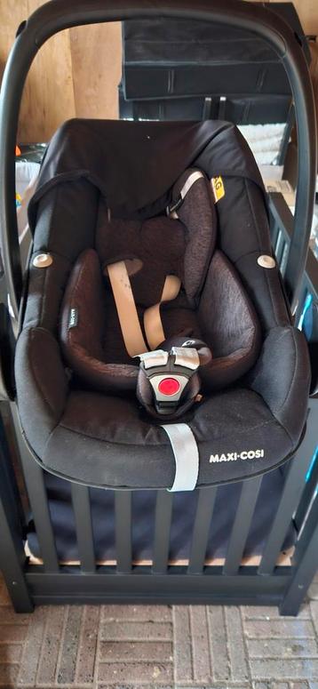 Maxi Cosi i-Size Baby Autostoel beschikbaar voor biedingen