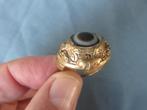 Vergulde ring met archeologische steen., Sieraden, Tassen en Uiterlijk, Ringen, Overige materialen, Gebruikt, Ophalen of Verzenden