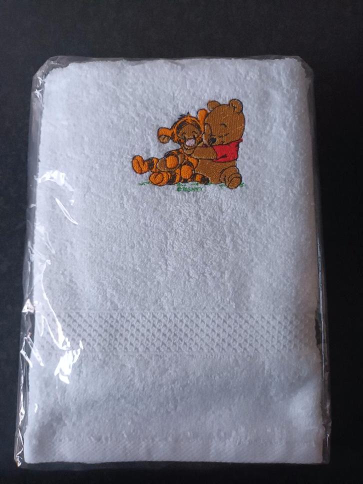 Nieuw witte geborduurde handdoek Tijgertje en Winnie the Po, Kinderen en Baby's, Kraamcadeaus en Geboorteborden, Nieuw, Kraamcadeau