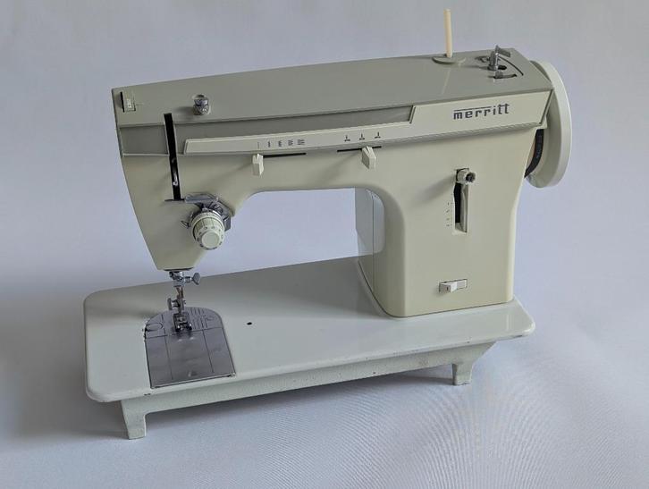 Singer Merrit naaimachine – jaren ’60, Made in Italy, Hobby en Vrije tijd, Naaimachines en Toebehoren, Gebruikt, Naaimachine, Singer