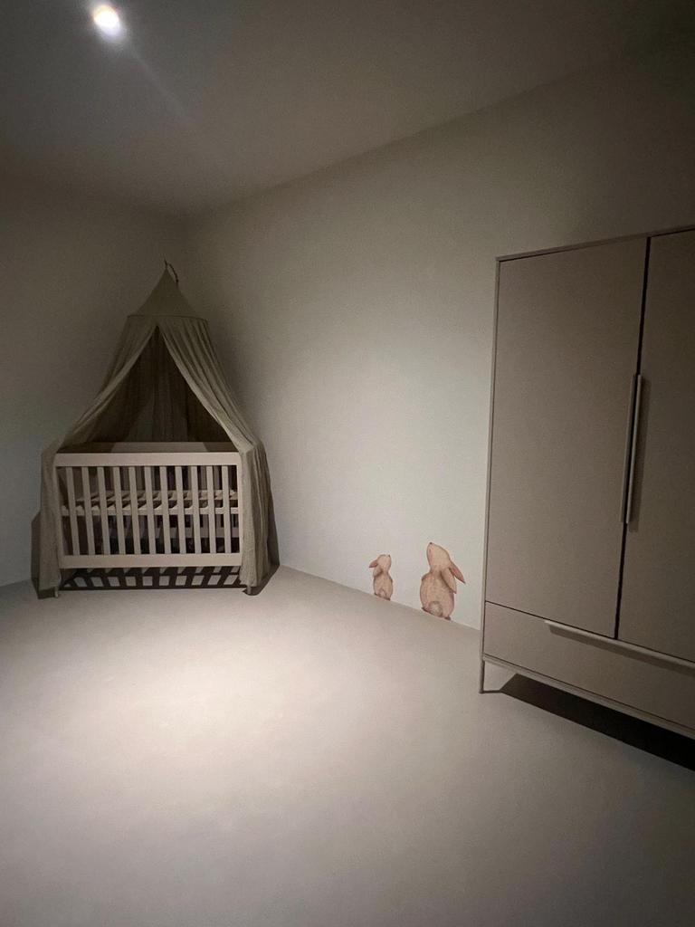 Babykamer Ledikant, Kast en Commode merk Cabino taupe/ zand, Ophalen, Zo goed als nieuw, Ledikant