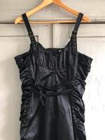 Prachtige satijnen BANDOLERA black Dress Nl 40 - It 46, Ophalen, Zo goed als nieuw, Maat 38/40 (M), Zwart