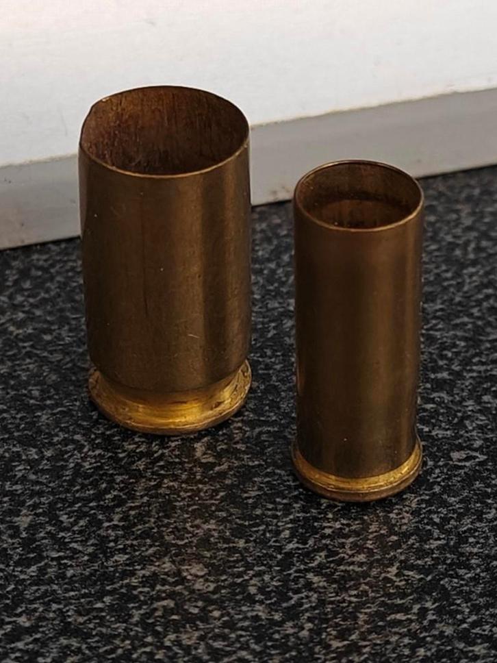 Twee lege hulzen .45 Auto en .32 S&W Long, Verzamelen, Militaria | Algemeen, Landmacht, Hulzen of Bodemvondsten, Nederland, Ophalen of Verzenden