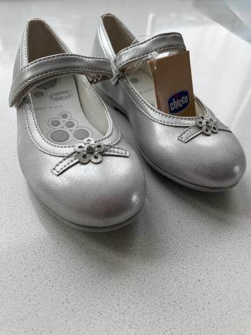 Chicco ballerina with velcro for girls Size 28 color silver  beschikbaar voor biedingen