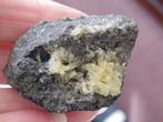 100 gram Titanite of Apatite? € 4,00, Verzamelen, Mineralen en Fossielen, Ophalen, Mineraal